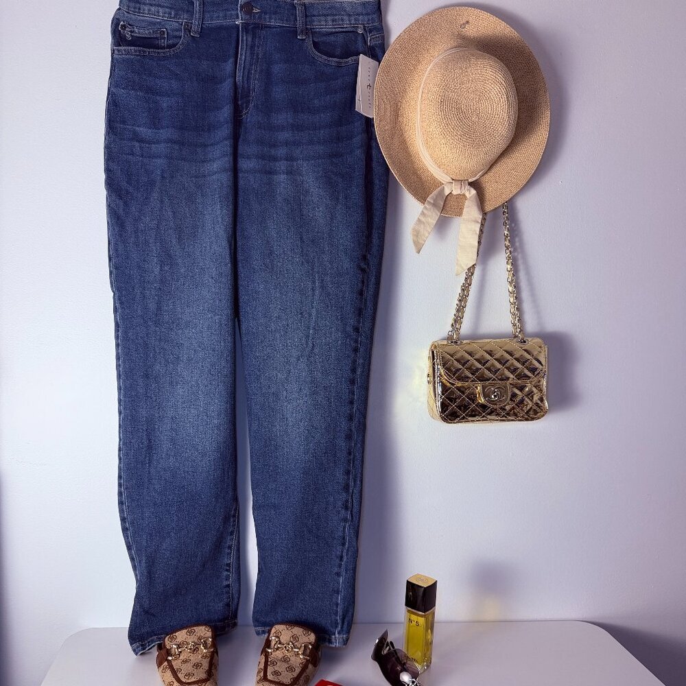 TRUE CRAFT NWT size 14 Curvy High rise Straight leg JEANS. (Props not included)